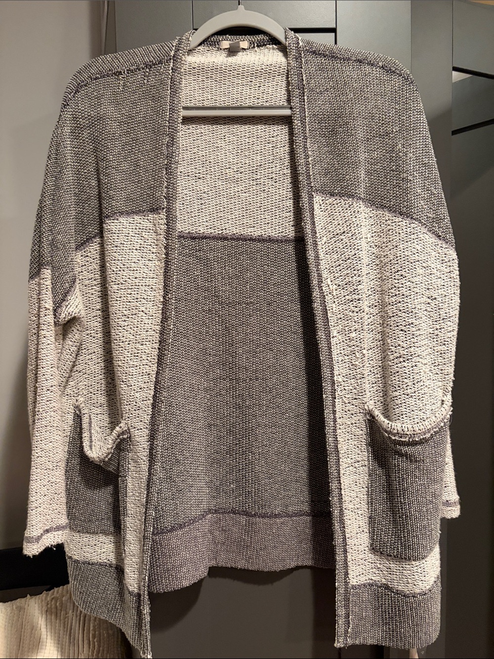 Ecote Two-Tone Gray and Cream Open-Front Cardigan